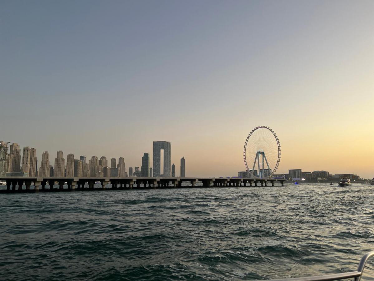 Lunar Hostel 96 Dubai Exterior photo