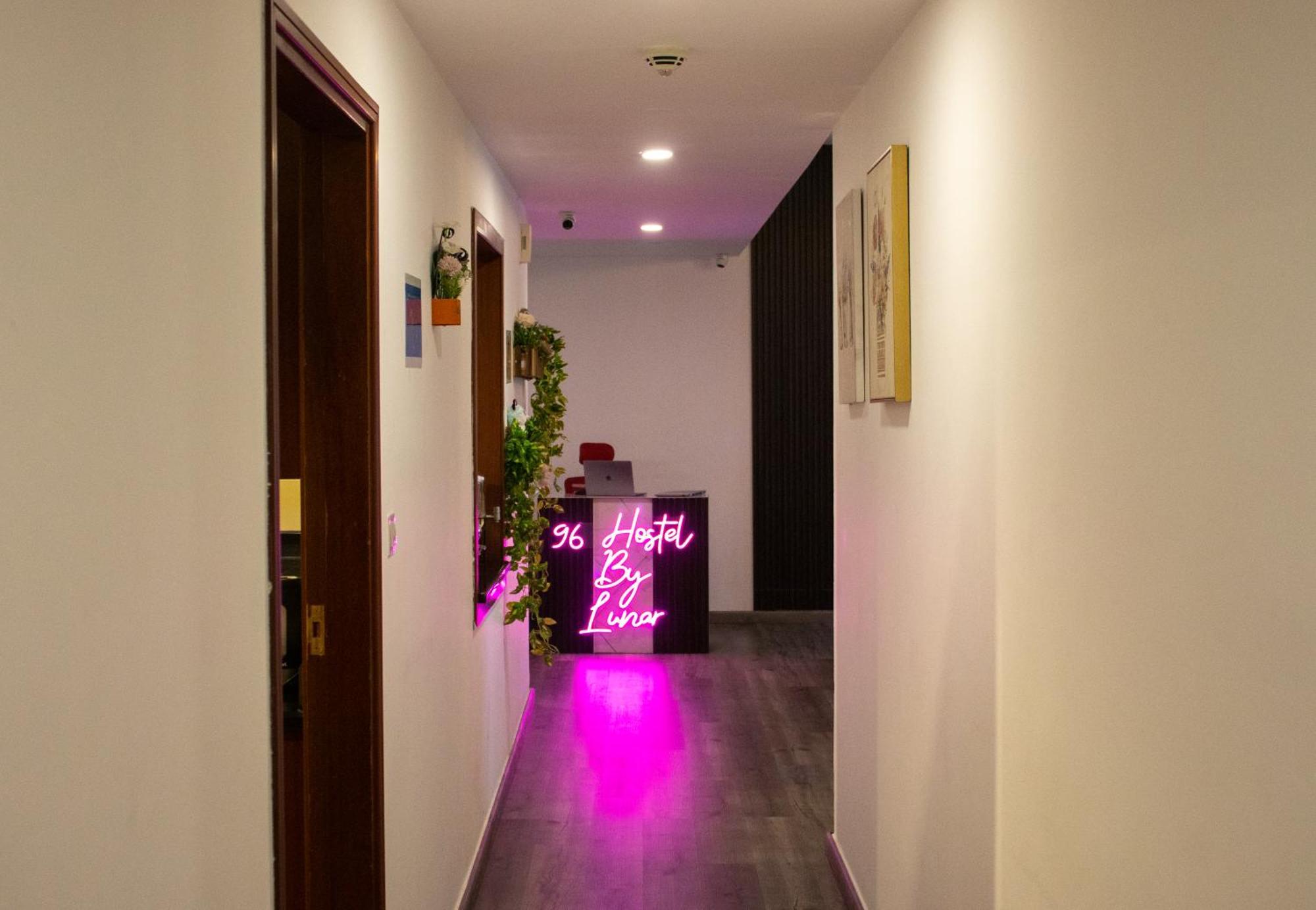 Lunar Hostel 96 Dubai Exterior photo